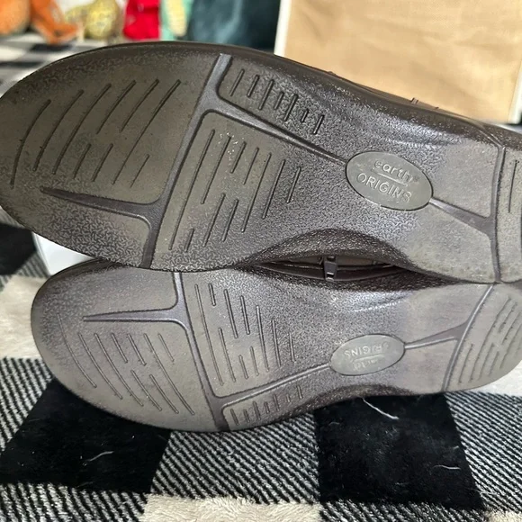 Earth Origins Brown Ankle Boots - Picture 3 of 5